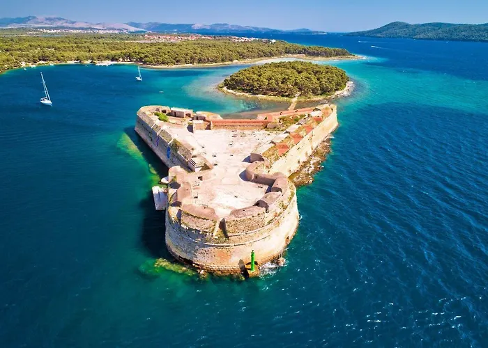 Lägenhet Charming Renovated Next To The Sea *